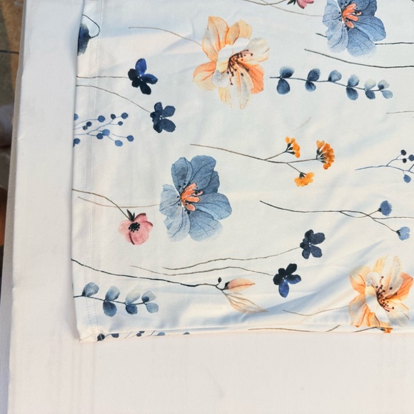 Chic Floral V-Neck Short Sleeve Top - Picture 4 of 11